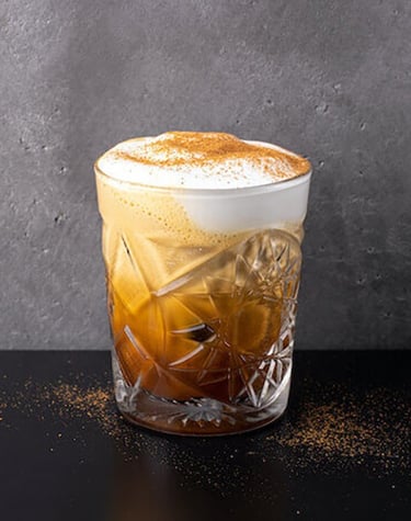 Παγωμένος καφές σε ποτηρι με πάγο