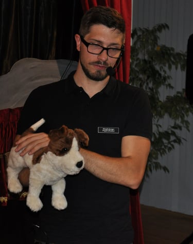 André Nolting mit Wuffi auf dem Arm