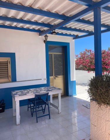 a table with a table top and chairs