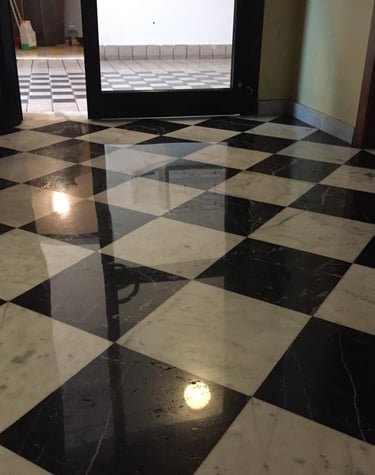 Polissage et cristallisation de marbre par DG Services - rénovation haut de gamme en Suisse romande