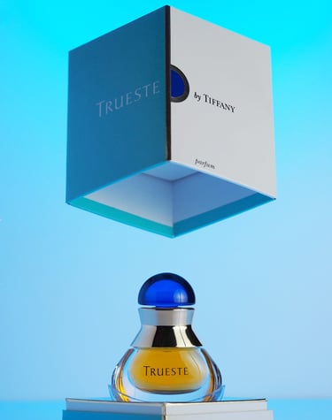 portfolio épurée et luxueux avec des photographies de parfums, bouteille de vin et cosmétique