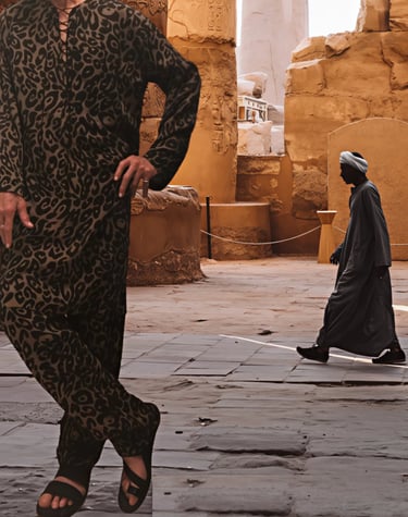 Modelo: Roger No. 1 – Material: Algodón – Color: estampado leopardo negro y café – Ojales: metálico