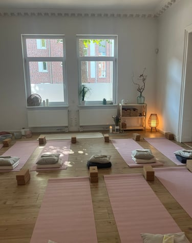 Blick in den Yogaraum Stresemannstraße 1, 21335 Lüneburg