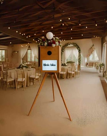 Vintage Glam photo booth experience by Blink&Bliss.