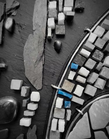 Détail d'une mosaique faite main avec ardoise en marbre