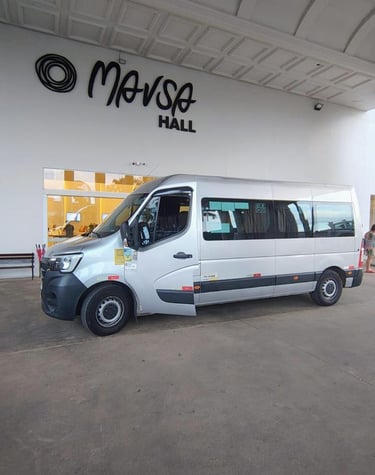 Van estacionada na frente do Mavsa Hall em Cesário Lange na Cidade de São Paulo