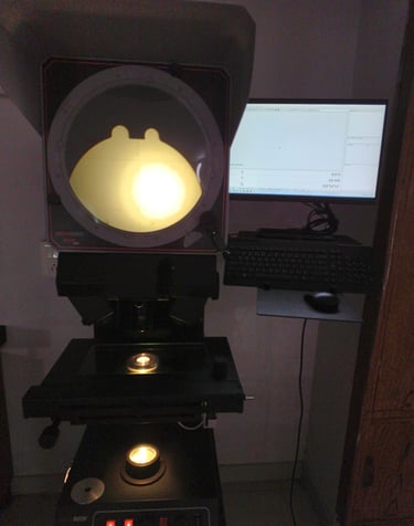 Profile projector