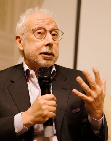 persio arida falando em palestra do livres