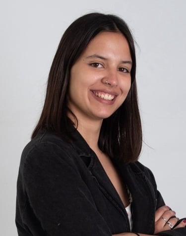 Emilia posando en su foto de perfil
