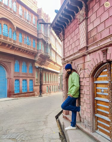 Narrow alley lined with grand havelis in the old city of Bikaner.