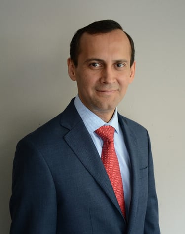 Iván apoya a las personas a desarrollar su liderazgo personal, emocional y su comunicación para real