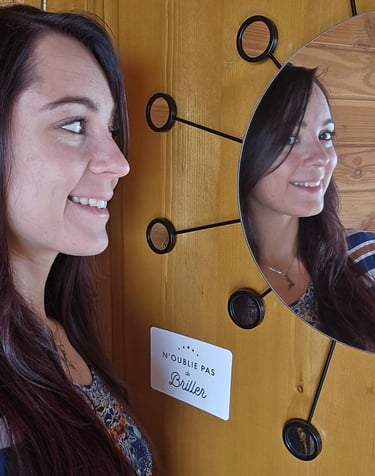 soleil souriant n'oublie pas de briller miroir lumière bois