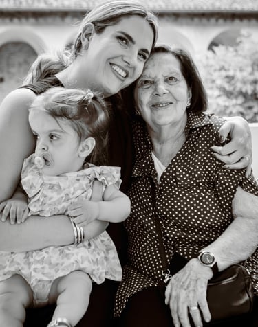 nonna con nipoti, foto di famiglia