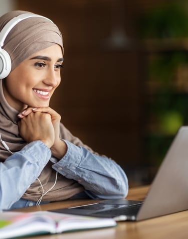 Étudiante d’Al Bayan Académie satisfaite de son apprentissage de l’arabe en ligne