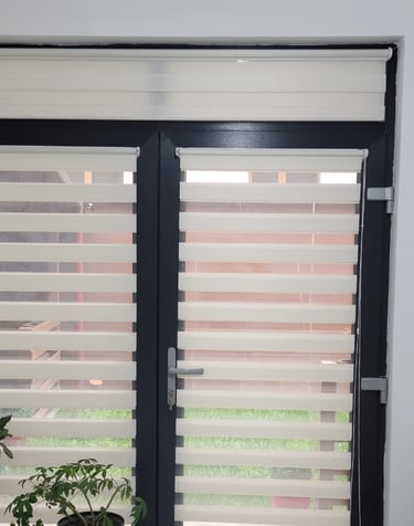 Rolete zi noapte sau zebra care se pot monta pe tamplarie, tavan, perete