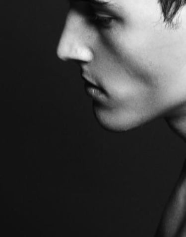 man showing his facial profile and nose, modelling rhinoplasty 