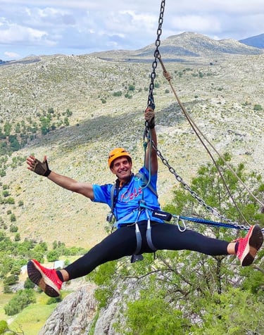 Paso aéreo en la vía ferrata de Zafarraya