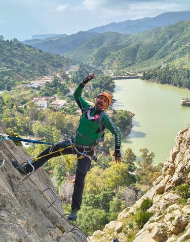 Aventurero durante la vía ferrata del Chorro