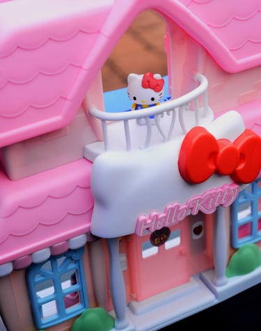 Sanrio Hello Kitty in dollhouse