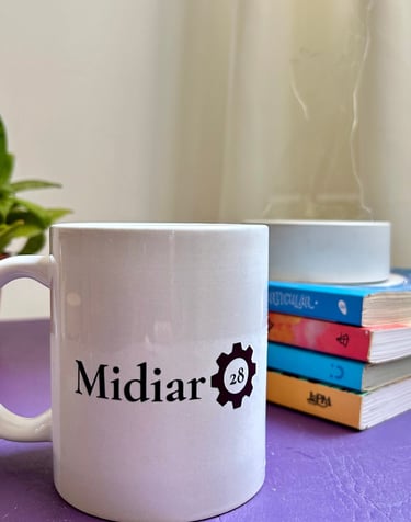 caneca-em-uma-mesa-com-livros