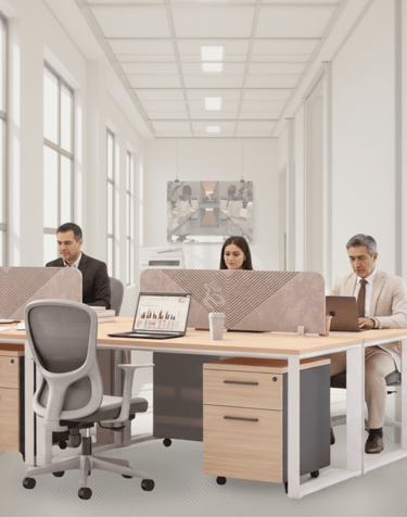 Oficina equipada con estaciones de trabajo, sillería operativa Axis gris y equipo trabajando en lapt