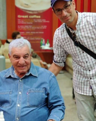 Encuentro con el Dr. Zahi Hawass, ex jefe de antigüedades de Egipto con Hadi, guía egiptólogo que habla español