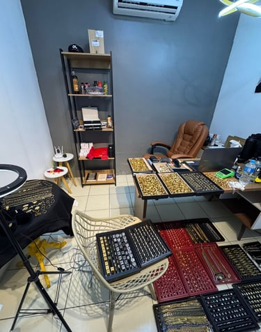 Variedade de mostruários, aneleiras, maletas, barraca de inox, tudo para seu ponto de venda