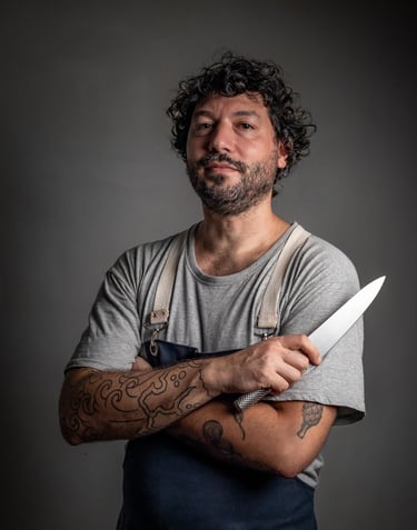 portrait of a chef with a knife in his hand in Jaco costa rica