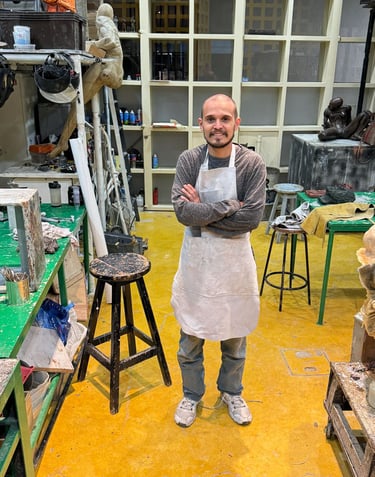 escultor en su taller