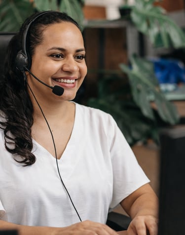 Contador atendendo telefone