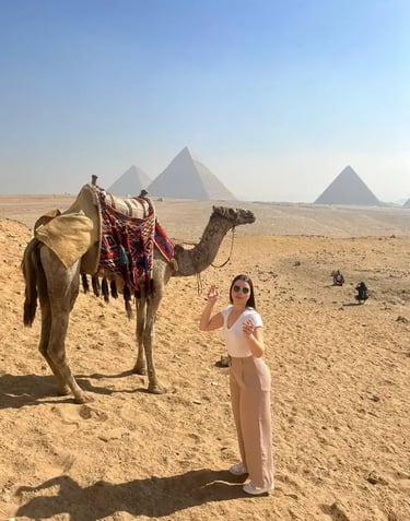 Visita guiada às Pirâmides de Gizé , passeio de camelo com o Guia de Egito