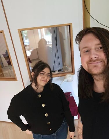 Melissa (Tusnumo) und Luca Snow im Hörbuch Tonstudio Berlin zur Hörspielaufnahme von "Existence"