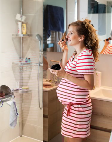 Portrait de grossesse lifestyle en Beaujolais.