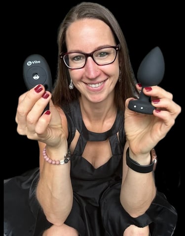 Pleasurelit Patricia holding the B-Vibe Jewel butt plug.