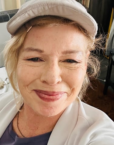 Artist painter Maya Britan with a smile and a hat