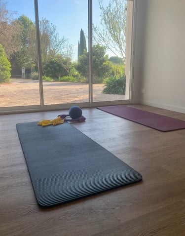 Cours de Pilates au sol avec petit matériel