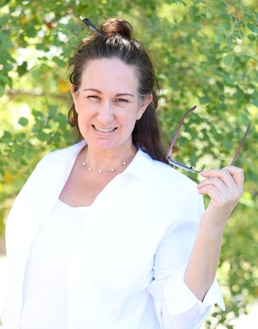 Photo of jen coombe, alias jennadea smiling
