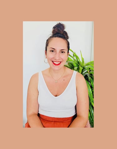 Portrait professionnel Giulia, masseuse -énergéticienne bien-être féminin et périnatalité