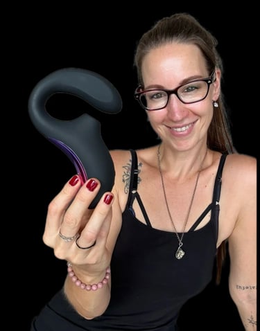 Pleasurelit Patricia holding the LELO Enigma
