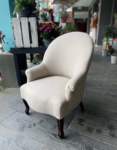 Réfection chauffeuse en laine beige et passepoil
