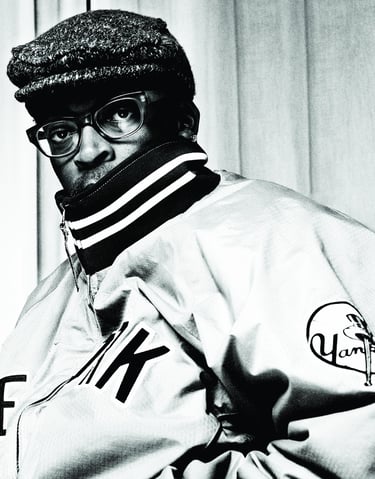 Portrait de Spike Lee en noir et blanc, Plaza Athénée Paris — photographie par Enzo Minardi