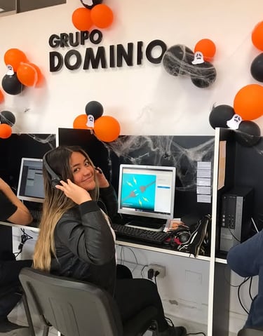 asesora de ventas en oficina de grupo dominio peru