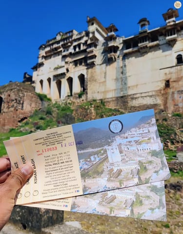 Hilltop Taragarh Fort, Bundi — an iconic Rajput fortress overlooking the valley.