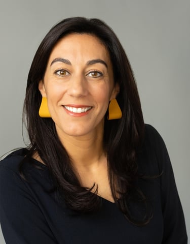 Aurelie Litynski Portrait picture of the author of the book 100 ideas for a positive work culture