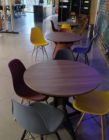 Comedor de herrería con madera