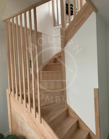 Escalier 2/4 tournant avec rambarde claustra