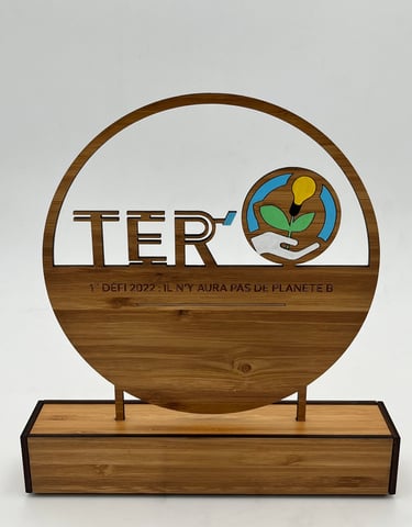 Trophée circulaire en bois à la découpe laser