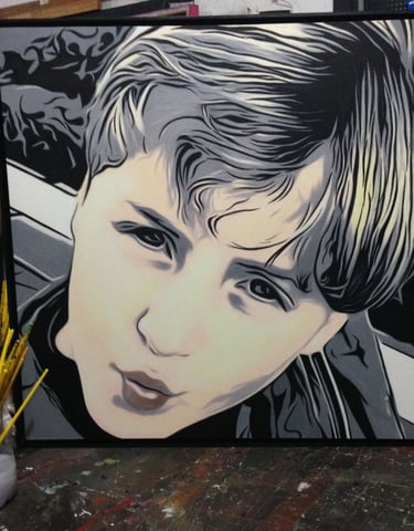 Arte contemporânea de Sérgio Astral, misturando tinta acrílica e spray em tela grande.