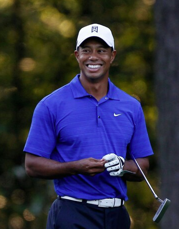 tiger wood detendu et souriant