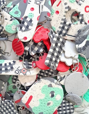 a bunch of earrings in a pile
